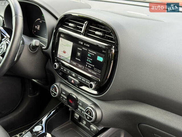 Киа Soul EV 2020 в Ровно на Automoto.ua Красный Киа Soul EV, объемом двигателя 0 л и пробегом 23 тыс. км за 19999 $, фото 91 на Automoto.ua