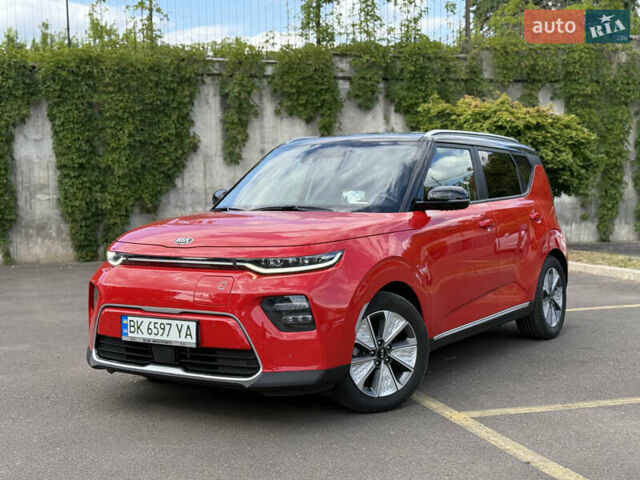 Киа Soul EV 2020 в Ровно на Automoto.ua Красный Киа Soul EV, объемом двигателя 0 л и пробегом 23 тыс. км за 19999 $, фото 1 на Automoto.ua
