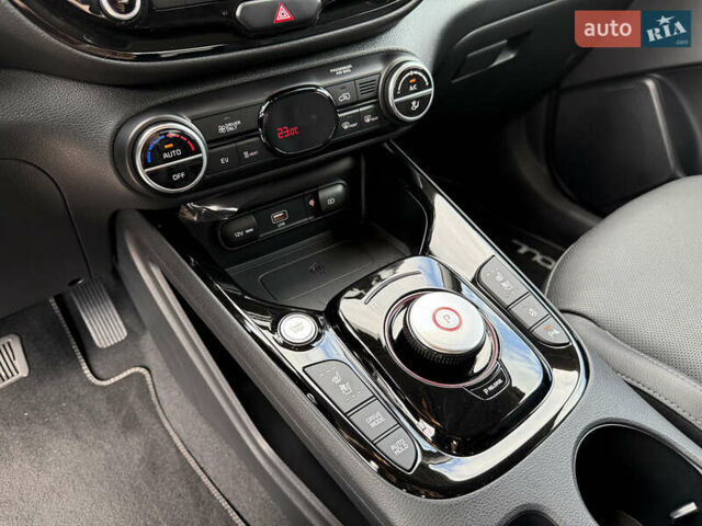 Киа Soul EV 2020 в Ровно на Automoto.ua Красный Киа Soul EV, объемом двигателя 0 л и пробегом 23 тыс. км за 19999 $, фото 50 на Automoto.ua