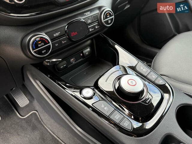 Киа Soul EV 2020 в Ровно на Automoto.ua Красный Киа Soul EV, объемом двигателя 0 л и пробегом 23 тыс. км за 19999 $, фото 56 на Automoto.ua