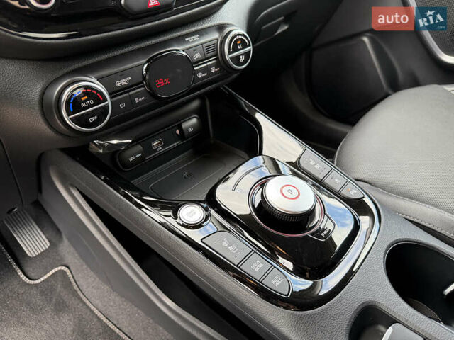 Киа Soul EV 2020 в Ровно на Automoto.ua Красный Киа Soul EV, объемом двигателя 0 л и пробегом 23 тыс. км за 19999 $, фото 51 на Automoto.ua