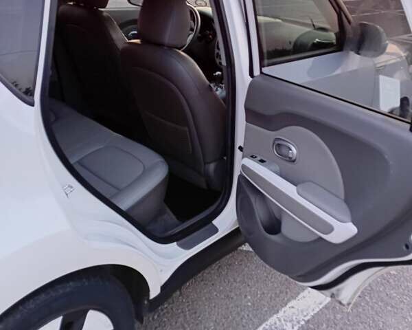 Киа Soul EV, объемом двигателя 0 л и пробегом 156 тыс. км за 4700 $, фото 8 на Automoto.ua