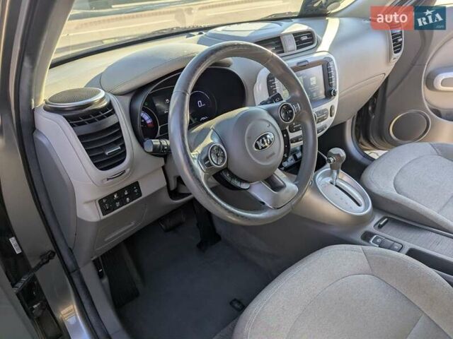 Сірий Кіа Soul EV, об'ємом двигуна 0 л та пробігом 166 тис. км за 5500 $, фото 55 на Automoto.ua