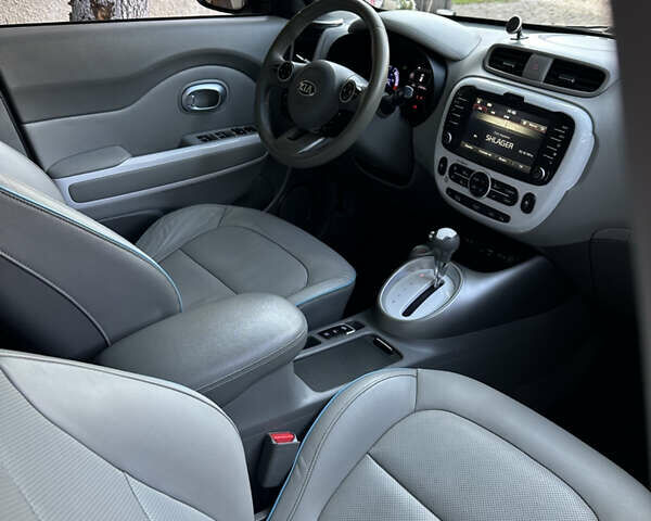 Серый Киа Soul EV, объемом двигателя 0 л и пробегом 174 тыс. км за 9200 $, фото 10 на Automoto.ua