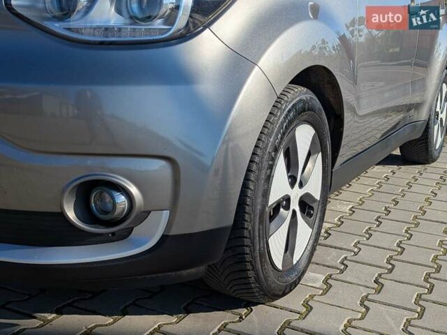 Сірий Кіа Soul EV, об'ємом двигуна 0 л та пробігом 166 тис. км за 5500 $, фото 10 на Automoto.ua