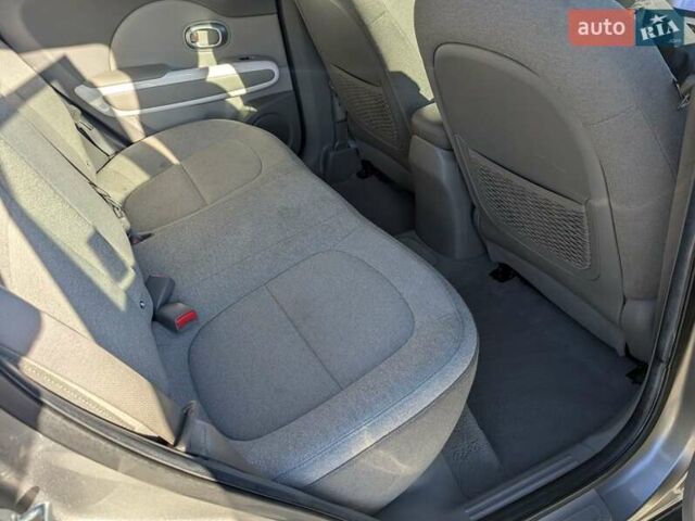 Сірий Кіа Soul EV, об'ємом двигуна 0 л та пробігом 166 тис. км за 5500 $, фото 37 на Automoto.ua
