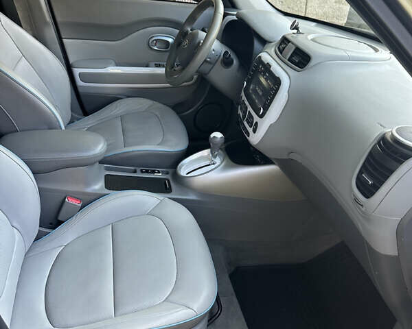 Серый Киа Soul EV, объемом двигателя 0 л и пробегом 174 тыс. км за 9200 $, фото 11 на Automoto.ua