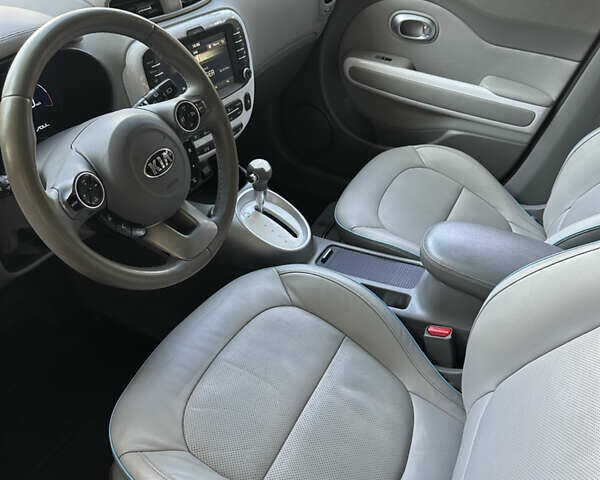Серый Киа Soul EV, объемом двигателя 0 л и пробегом 174 тыс. км за 9200 $, фото 9 на Automoto.ua