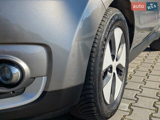 Сірий Кіа Soul EV, об'ємом двигуна 0 л та пробігом 166 тис. км за 5500 $, фото 30 на Automoto.ua