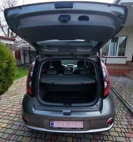 Сірий Кіа Soul EV, об'ємом двигуна 0 л та пробігом 100 тис. км за 9999 $, фото 13 на Automoto.ua