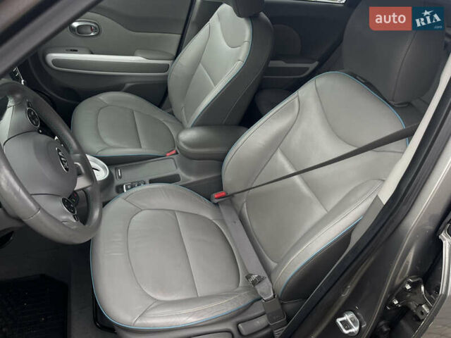 Серый Киа Soul EV, объемом двигателя 0 л и пробегом 110 тыс. км за 5950 $, фото 10 на Automoto.ua