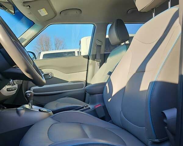Серый Киа Soul EV, объемом двигателя 0 л и пробегом 94 тыс. км за 4800 $, фото 5 на Automoto.ua