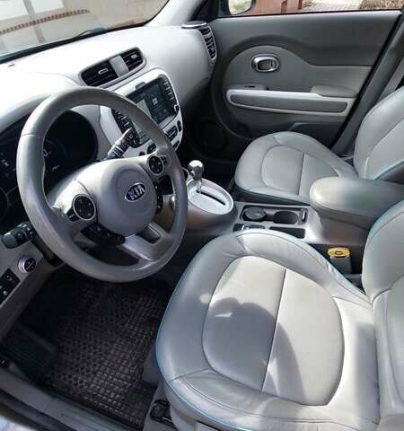 Сірий Кіа Soul EV, об'ємом двигуна 0 л та пробігом 100 тис. км за 9999 $, фото 7 на Automoto.ua