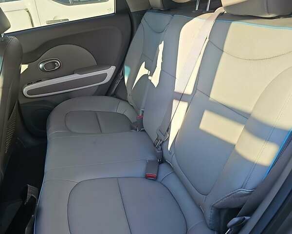 Серый Киа Soul EV, объемом двигателя 0 л и пробегом 94 тыс. км за 4800 $, фото 7 на Automoto.ua