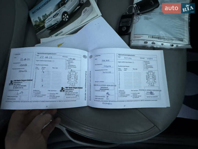 Серый Киа Soul EV, объемом двигателя 0 л и пробегом 118 тыс. км за 7600 $, фото 26 на Automoto.ua