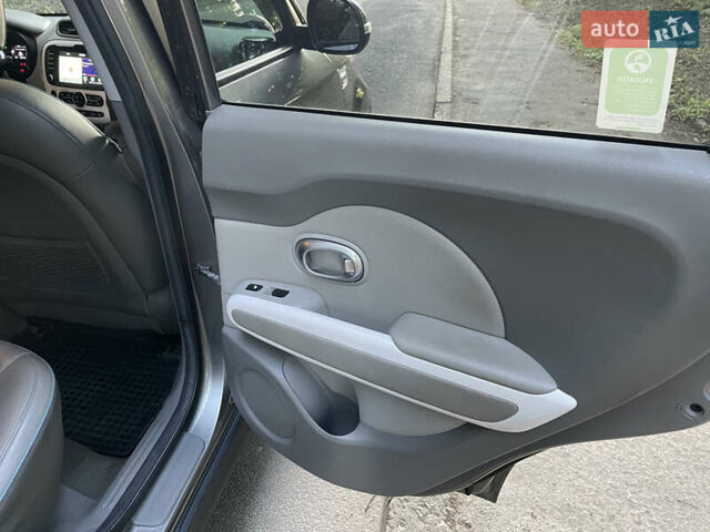 Сірий Кіа Soul EV, об'ємом двигуна 0 л та пробігом 146 тис. км за 11500 $, фото 13 на Automoto.ua