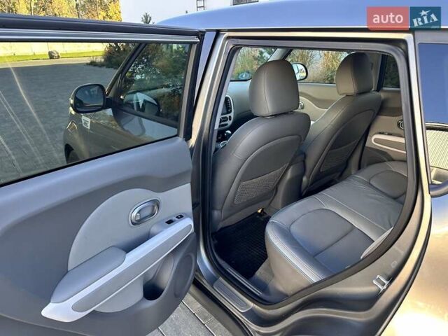 Серый Киа Soul EV, объемом двигателя 0 л и пробегом 160 тыс. км за 9699 $, фото 18 на Automoto.ua