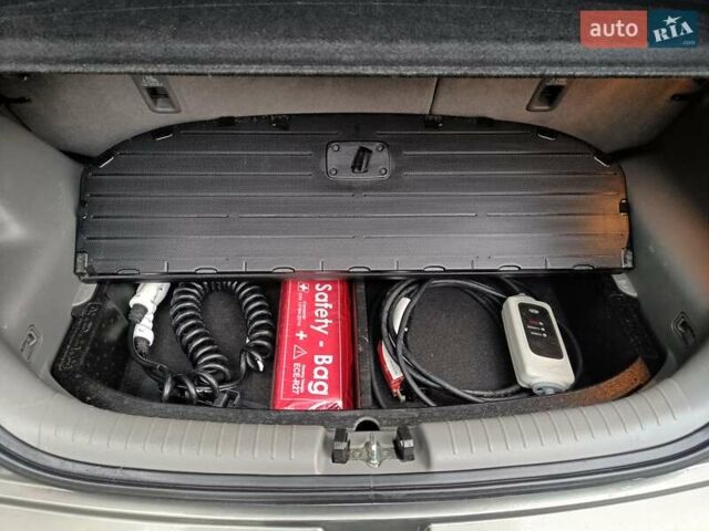 Сірий Кіа Soul EV, об'ємом двигуна 0 л та пробігом 142 тис. км за 6900 $, фото 58 на Automoto.ua