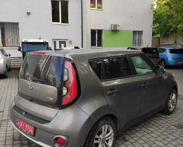 Серый Киа Soul EV, объемом двигателя 0 л и пробегом 118 тыс. км за 6999 $, фото 2 на Automoto.ua