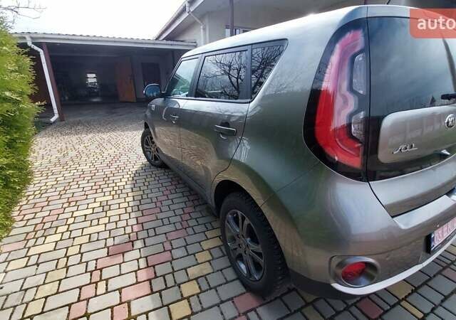 Сірий Кіа Soul EV, об'ємом двигуна 0 л та пробігом 100 тис. км за 9999 $, фото 5 на Automoto.ua