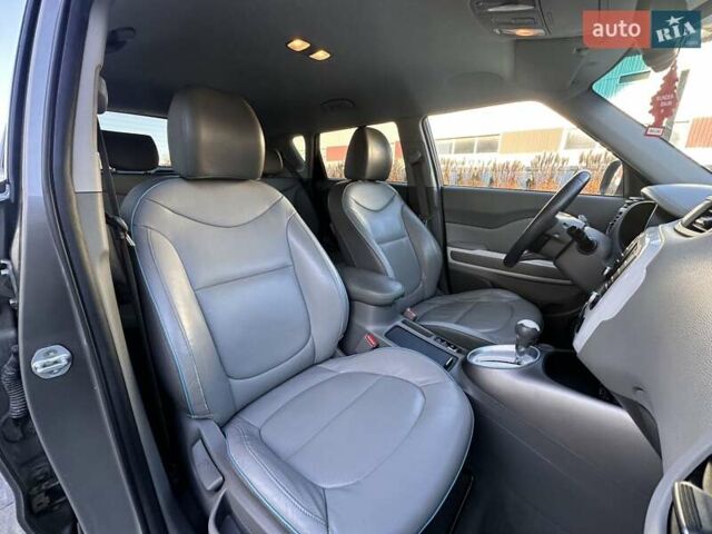 Серый Киа Soul EV, объемом двигателя 0 л и пробегом 160 тыс. км за 9699 $, фото 17 на Automoto.ua