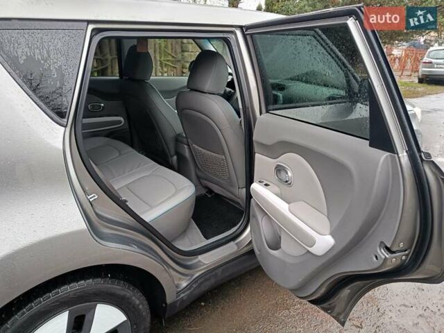 Сірий Кіа Soul EV, об'ємом двигуна 0 л та пробігом 142 тис. км за 6900 $, фото 27 на Automoto.ua