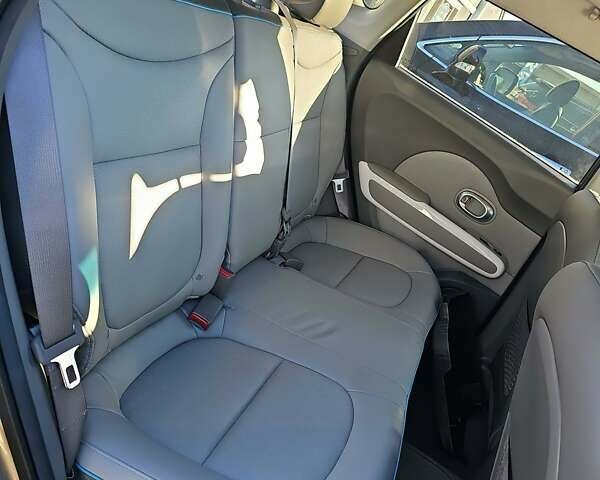 Серый Киа Soul EV, объемом двигателя 0 л и пробегом 94 тыс. км за 4800 $, фото 8 на Automoto.ua