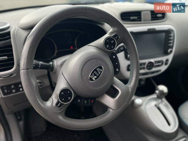 Серый Киа Soul EV, объемом двигателя 0 л и пробегом 110 тыс. км за 5950 $, фото 15 на Automoto.ua