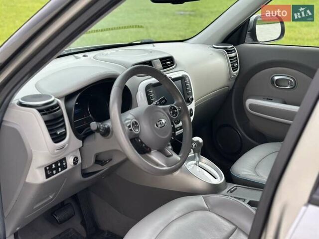 Серый Киа Soul EV, объемом двигателя 0 л и пробегом 165 тыс. км за 8899 $, фото 10 на Automoto.ua