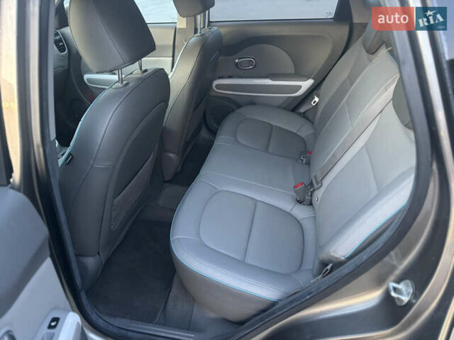 Серый Киа Soul EV, объемом двигателя 0 л и пробегом 117 тыс. км за 6750 $, фото 30 на Automoto.ua