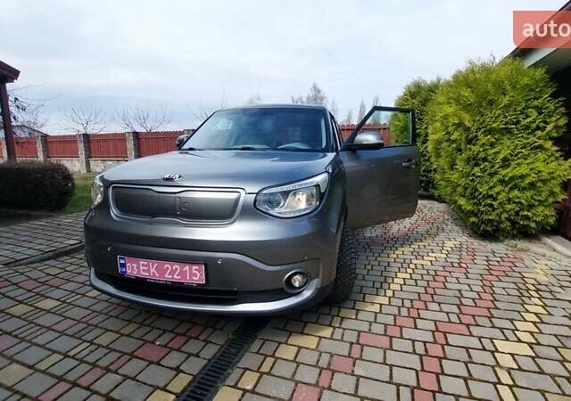 Сірий Кіа Soul EV, об'ємом двигуна 0 л та пробігом 100 тис. км за 9999 $, фото 3 на Automoto.ua