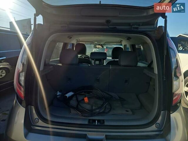 Серый Киа Soul EV, объемом двигателя 0 л и пробегом 94 тыс. км за 4800 $, фото 4 на Automoto.ua