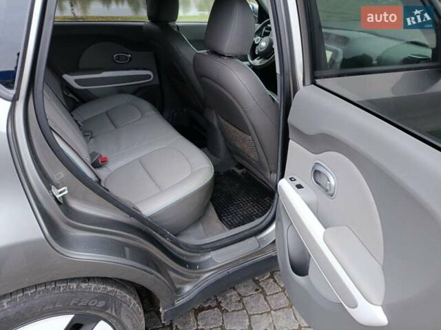 Сірий Кіа Soul EV, об'ємом двигуна 0 л та пробігом 180 тис. км за 9000 $, фото 7 на Automoto.ua
