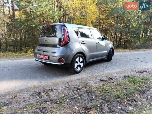 Кіа Soul EV 2015 у Остоге на Automoto.ua Сірий Кіа Soul EV, об'ємом двигуна 0 л та пробігом 98 тис. км за 7700 $, фото 4 на Automoto.ua