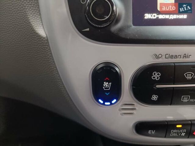 Сірий Кіа Soul EV, об'ємом двигуна 0 л та пробігом 142 тис. км за 6900 $, фото 41 на Automoto.ua