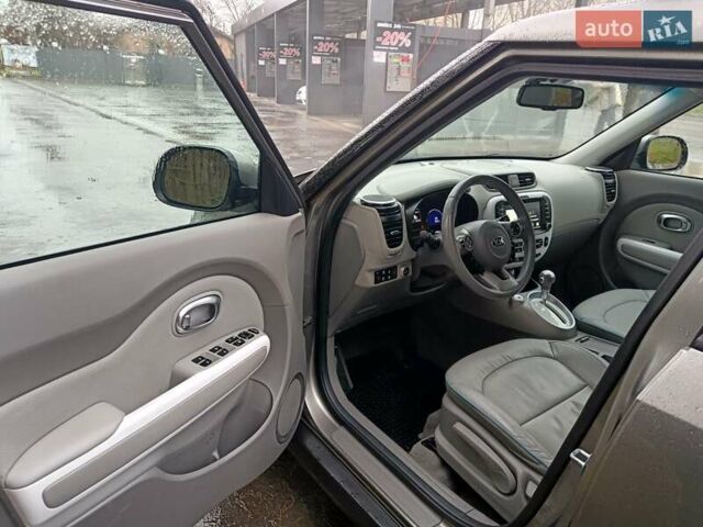 Сірий Кіа Soul EV, об'ємом двигуна 0 л та пробігом 142 тис. км за 6900 $, фото 13 на Automoto.ua