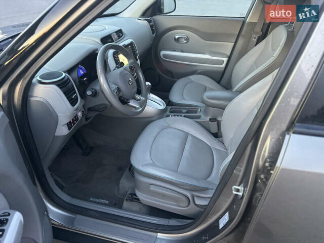 Серый Киа Soul EV, объемом двигателя 0 л и пробегом 117 тыс. км за 6750 $, фото 16 на Automoto.ua