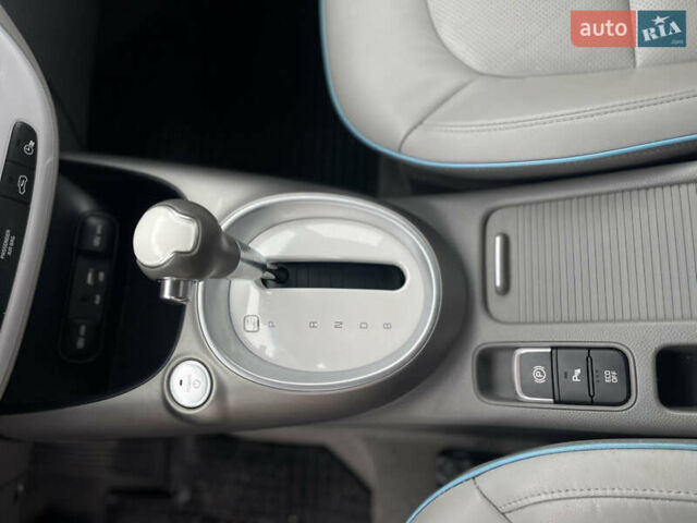 Серый Киа Soul EV, объемом двигателя 0 л и пробегом 110 тыс. км за 5950 $, фото 16 на Automoto.ua