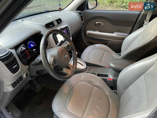 Сірий Кіа Soul EV, об'ємом двигуна 0 л та пробігом 146 тис. км за 11500 $, фото 8 на Automoto.ua