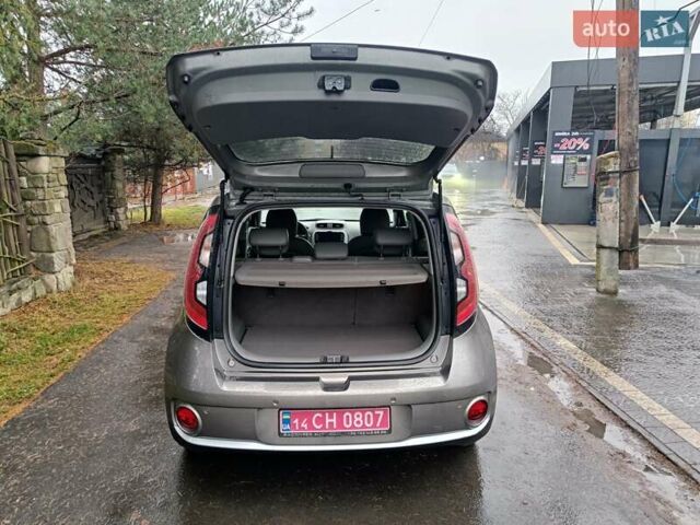 Сірий Кіа Soul EV, об'ємом двигуна 0 л та пробігом 142 тис. км за 6900 $, фото 57 на Automoto.ua