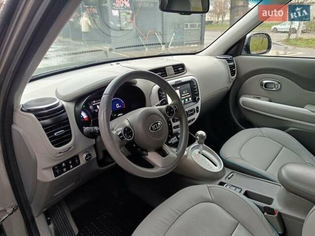 Сірий Кіа Soul EV, об'ємом двигуна 0 л та пробігом 142 тис. км за 6900 $, фото 15 на Automoto.ua