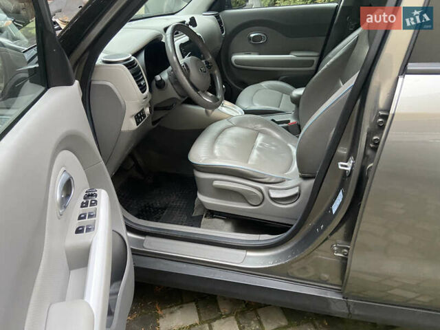 Сірий Кіа Soul EV, об'ємом двигуна 0 л та пробігом 168 тис. км за 9800 $, фото 15 на Automoto.ua