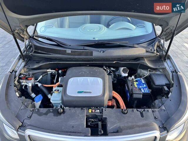 Серый Киа Soul EV, объемом двигателя 0 л и пробегом 160 тыс. км за 9699 $, фото 14 на Automoto.ua