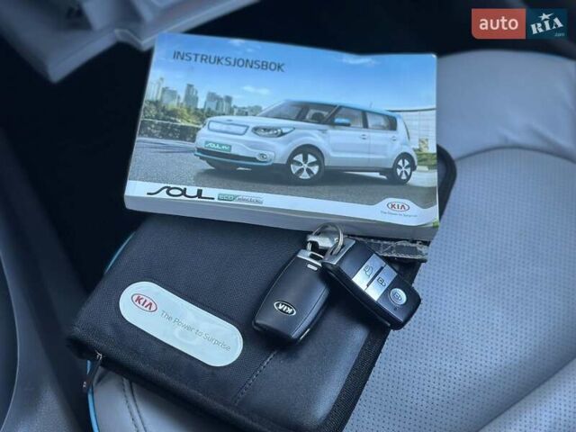 Серый Киа Soul EV, объемом двигателя 0 л и пробегом 160 тыс. км за 9699 $, фото 3 на Automoto.ua