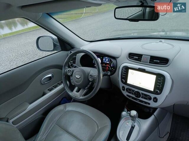 Сірий Кіа Soul EV, об'ємом двигуна 0 л та пробігом 180 тис. км за 9000 $, фото 12 на Automoto.ua