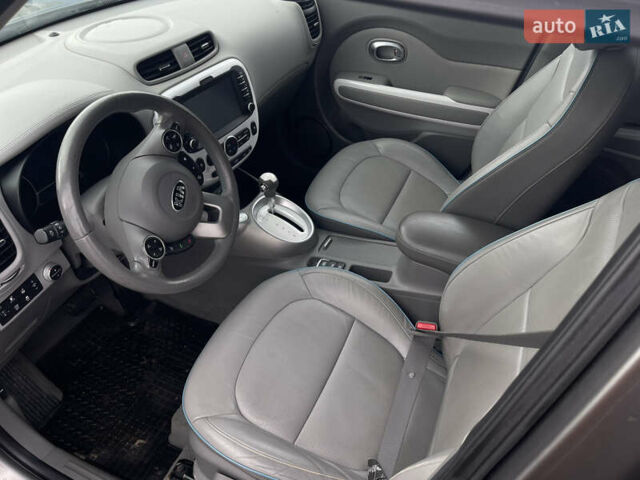 Серый Киа Soul EV, объемом двигателя 0 л и пробегом 110 тыс. км за 5950 $, фото 11 на Automoto.ua