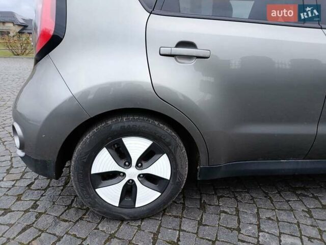Сірий Кіа Soul EV, об'ємом двигуна 0 л та пробігом 180 тис. км за 9000 $, фото 6 на Automoto.ua