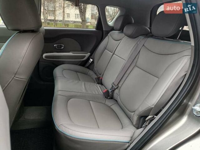 Сірий Кіа Soul EV, об'ємом двигуна 0 л та пробігом 142 тис. км за 6900 $, фото 23 на Automoto.ua