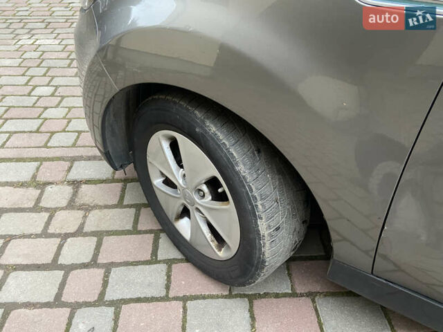 Сірий Кіа Soul EV, об'ємом двигуна 0 л та пробігом 168 тис. км за 9800 $, фото 5 на Automoto.ua