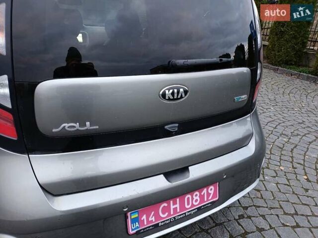 Сірий Кіа Soul EV, об'ємом двигуна 0 л та пробігом 180 тис. км за 9000 $, фото 13 на Automoto.ua